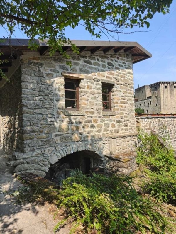 casa indipendente in vendita a Fivizzano in zona Verrucola