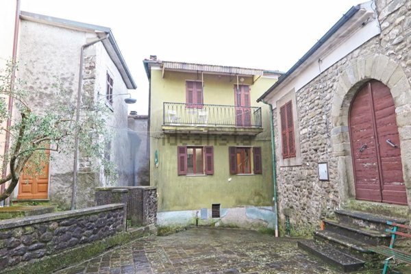 appartamento in vendita a Fivizzano in zona Gassano