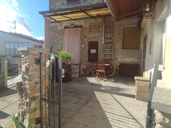 casa indipendente in vendita a Fivizzano