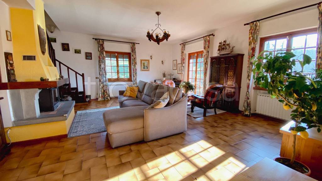 casa indipendente in vendita a Fivizzano in zona Pò