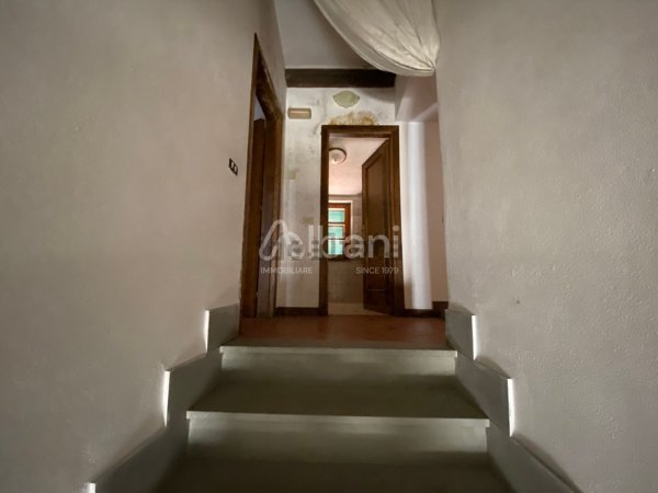 casa indipendente in vendita a Fivizzano in zona Ceserano