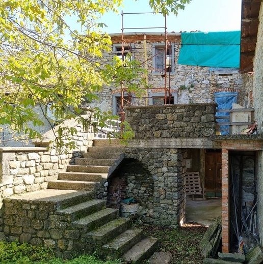 casa indipendente in vendita a Fivizzano