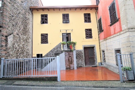 casa indipendente in vendita a Fivizzano in zona Gragnola