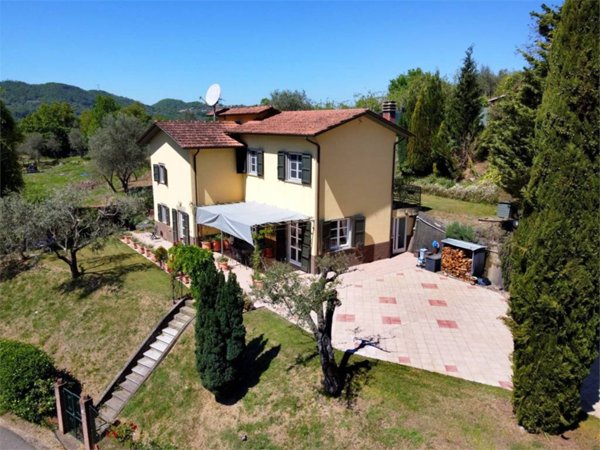 casa indipendente in vendita a Fivizzano