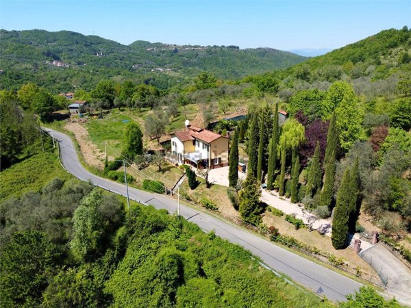 casa indipendente in vendita a Fivizzano
