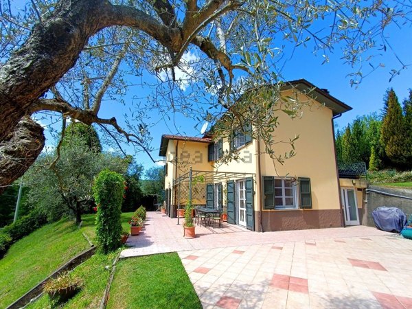 casa indipendente in vendita a Fivizzano