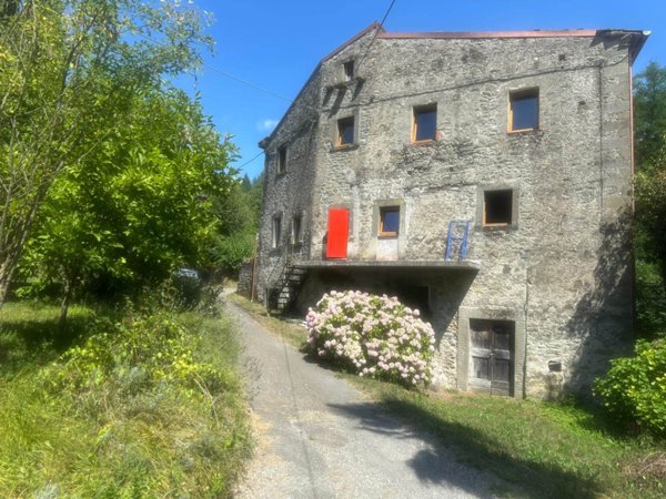 casa indipendente in vendita a Fivizzano in zona Pò