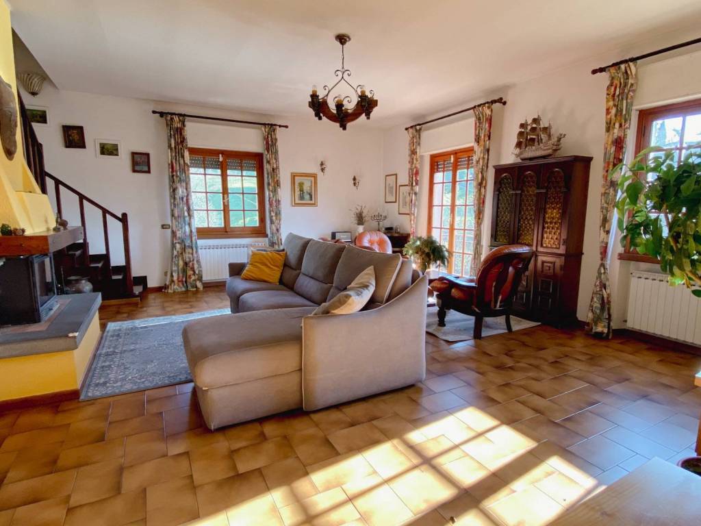 casa indipendente in vendita a Fivizzano