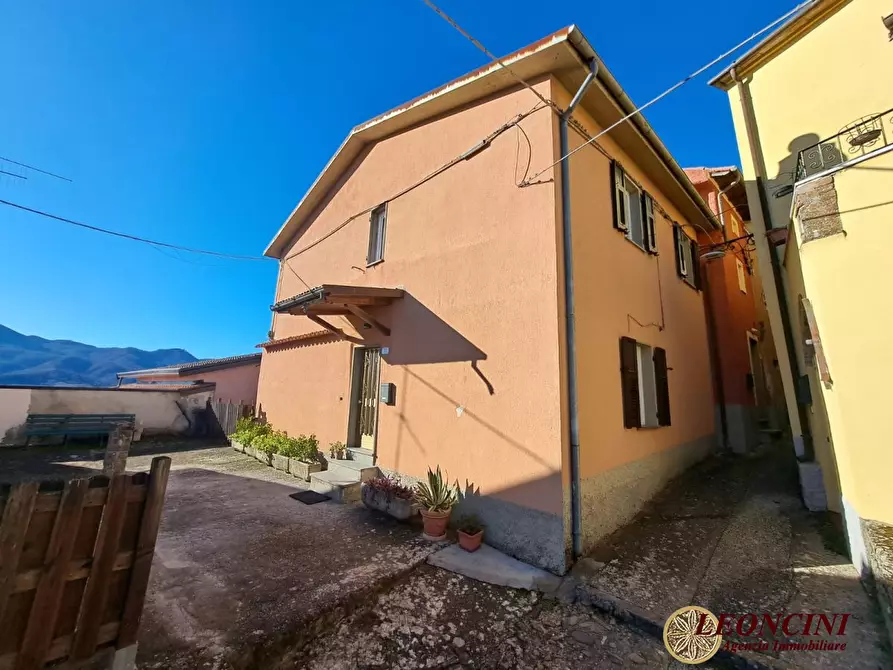 casa indipendente in vendita a Fivizzano in zona Ceserano