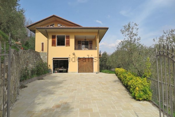 casa indipendente in vendita a Fivizzano