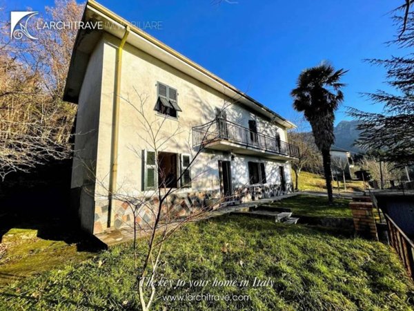 casa indipendente in vendita a Fivizzano