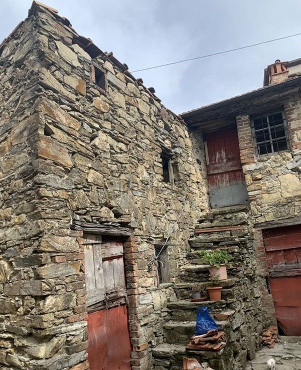 pentavano in vendita a Fivizzano in zona Corsano