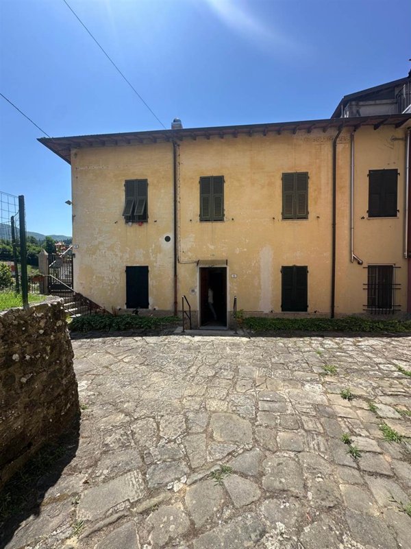 casa indipendente in vendita a Fivizzano