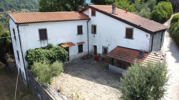 casa indipendente in vendita a Fivizzano