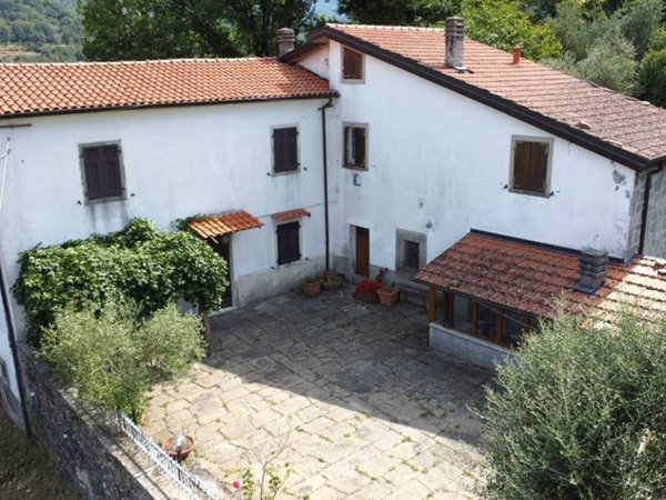 casa indipendente in vendita a Fivizzano