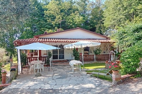 casa indipendente in vendita a Fivizzano in zona Cerri