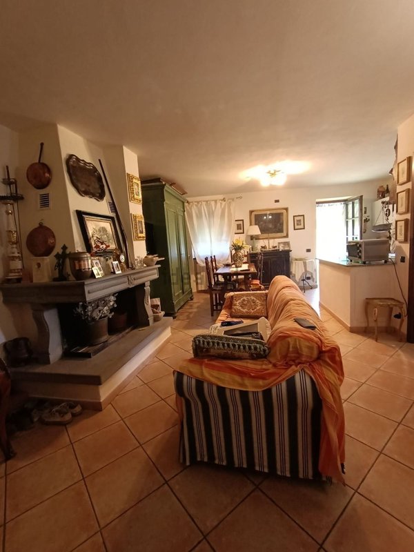 casa indipendente in vendita a Fivizzano in zona Gassano
