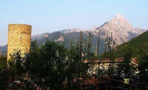 casa indipendente in vendita a Fivizzano in zona Viano