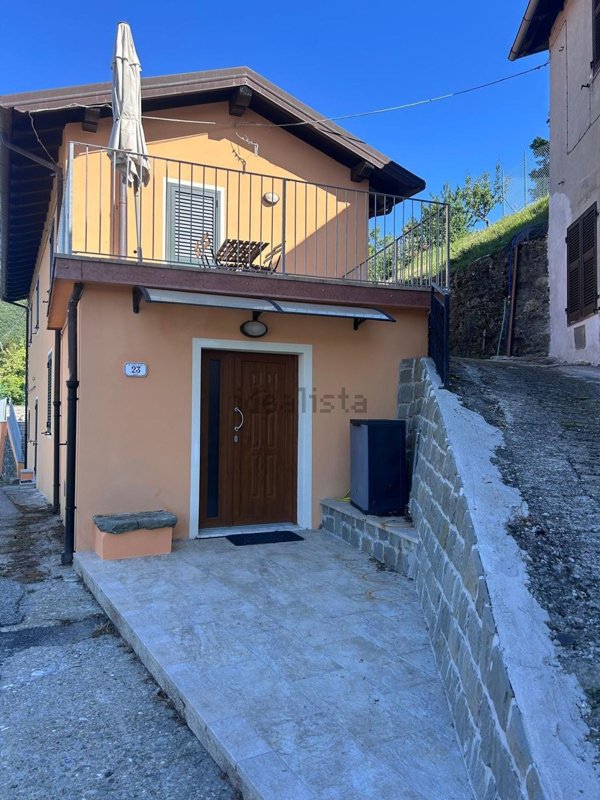 casa indipendente in vendita a Fivizzano in zona Vendaso