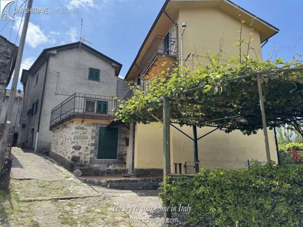 casa indipendente in vendita a Fivizzano