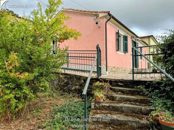 casa indipendente in vendita a Fivizzano in zona Agnino