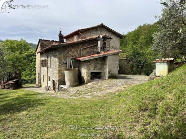 casa indipendente in vendita a Fivizzano