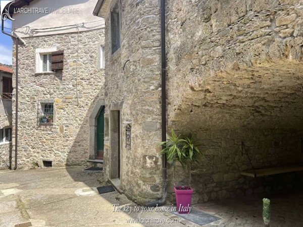 casa indipendente in vendita a Fivizzano