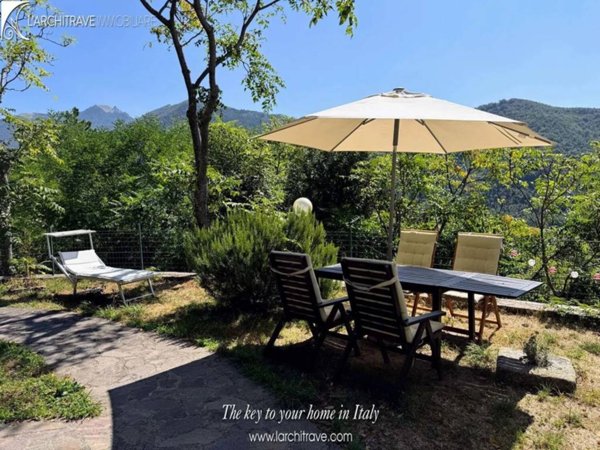 casa indipendente in vendita a Fivizzano in zona Cotto