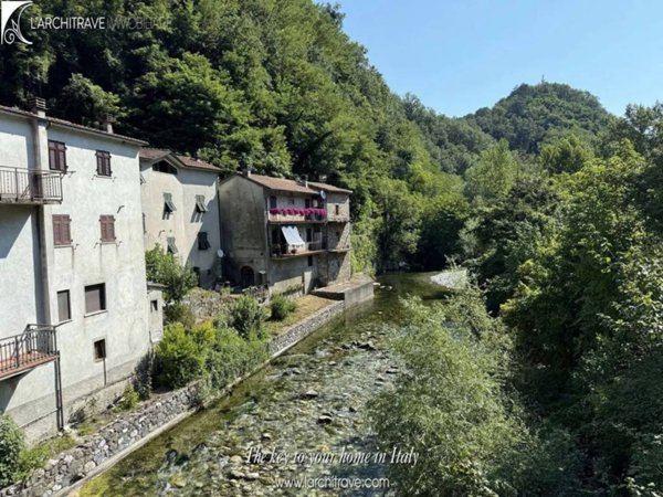 casa indipendente in vendita a Fivizzano