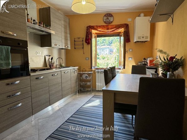 casa indipendente in vendita a Fivizzano