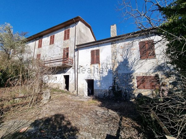 casa semindipendente in vendita a Fivizzano in zona Verrucola