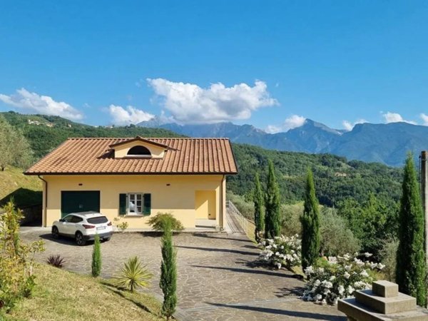 casa indipendente in vendita a Fivizzano in zona Moncigoli