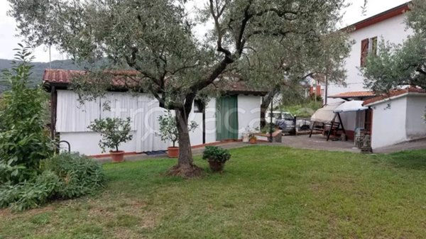 casa indipendente in vendita a Fivizzano in zona Moncigoli