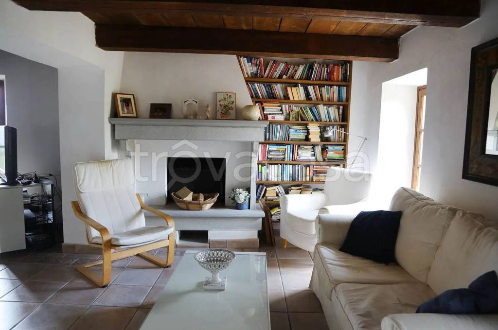 casa indipendente in vendita a Fivizzano in zona Cotto
