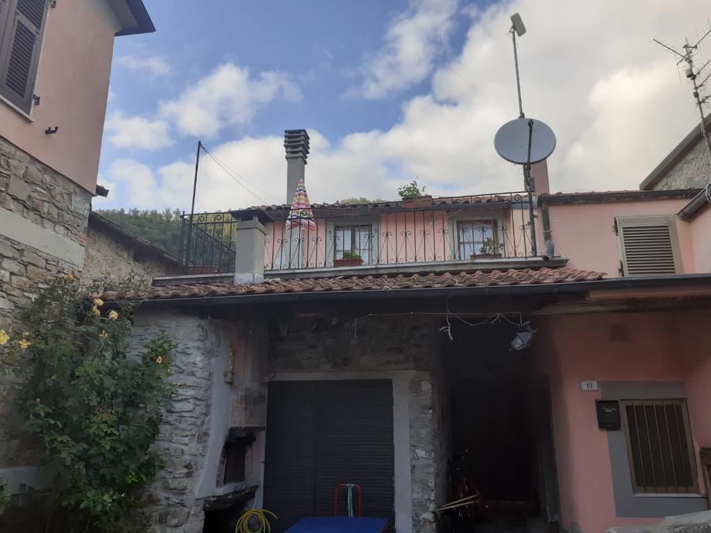 casa indipendente in vendita a Fivizzano in zona Panigaletto