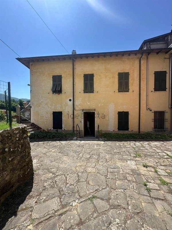 casa indipendente in vendita a Fivizzano