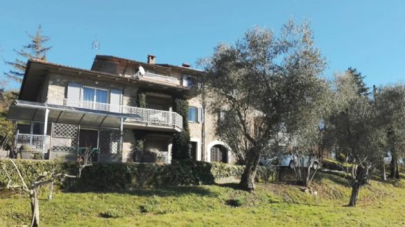 casa indipendente in vendita a Fivizzano