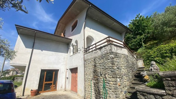 casa indipendente in vendita a Fivizzano