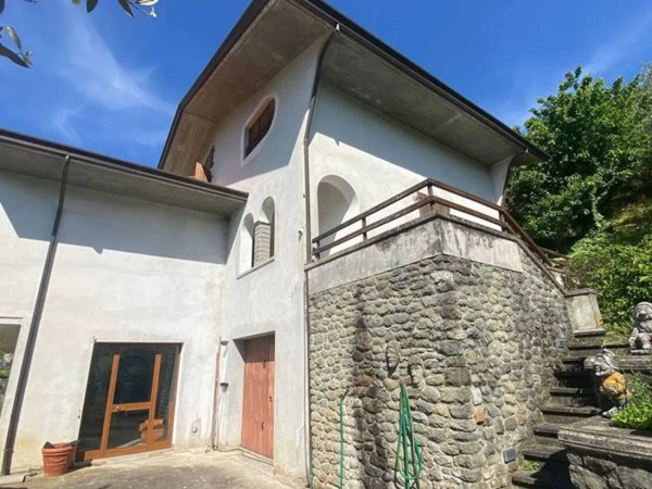 casa indipendente in vendita a Fivizzano
