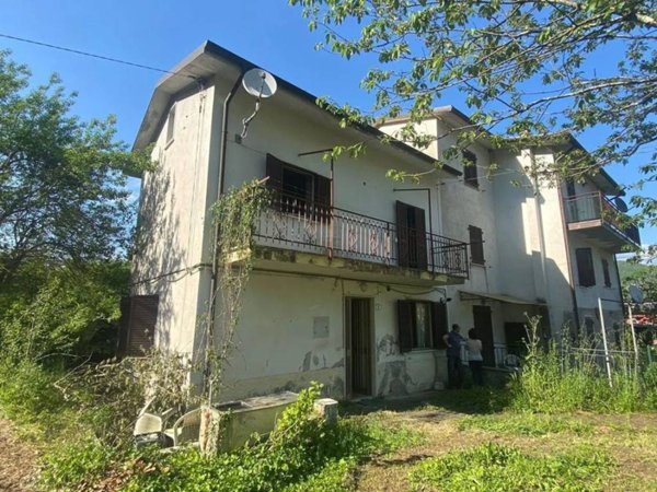 casa indipendente in vendita a Fivizzano in zona Gragnola