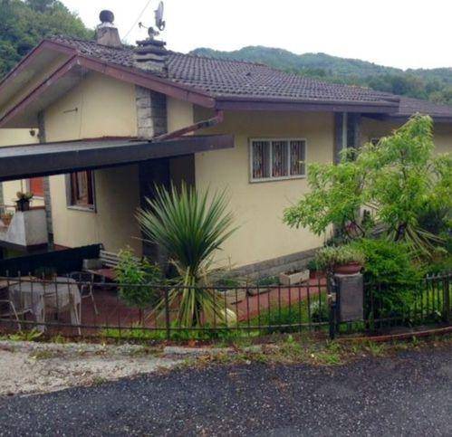 casa indipendente in vendita a Fivizzano