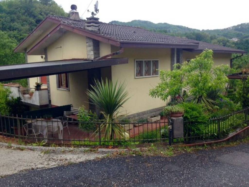 casa indipendente in vendita a Fivizzano