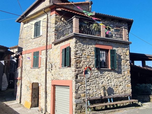 casa indipendente in vendita a Fivizzano