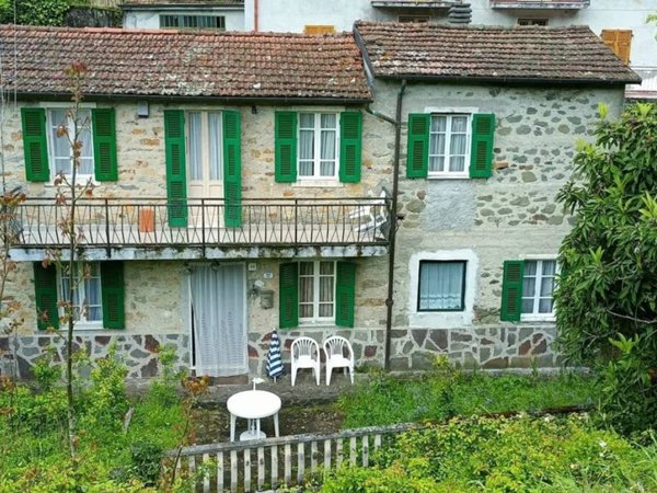 casa indipendente in vendita a Fivizzano