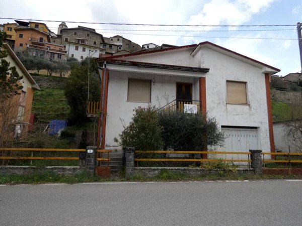 casa indipendente in vendita a Fivizzano