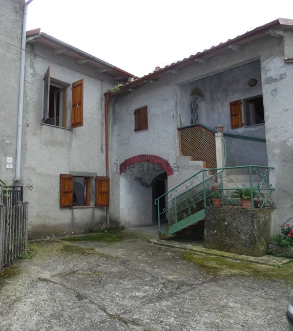 casa semindipendente in vendita a Fivizzano in zona Fazzano