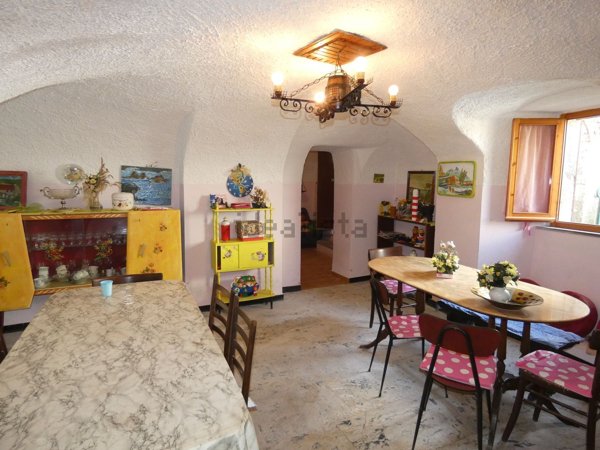 casa semindipendente in vendita a Fivizzano in zona Fazzano