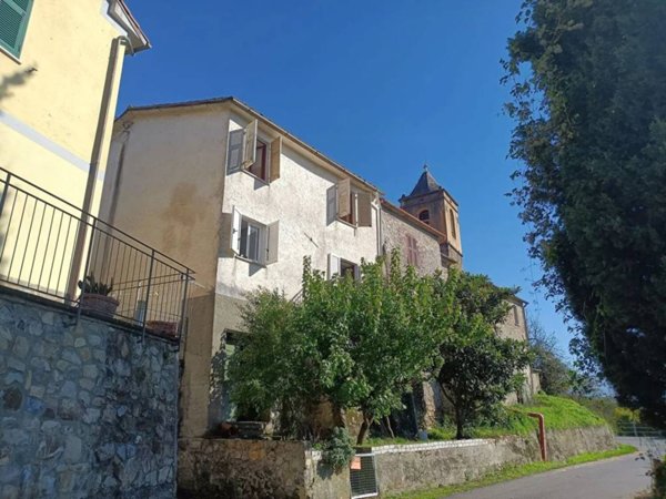 casa semindipendente in vendita a Fivizzano