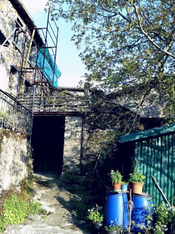 casa indipendente in vendita a Fivizzano in zona Mozzano