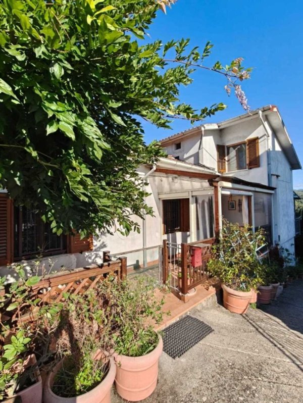 casa indipendente in vendita a Fivizzano in zona Moncigoli